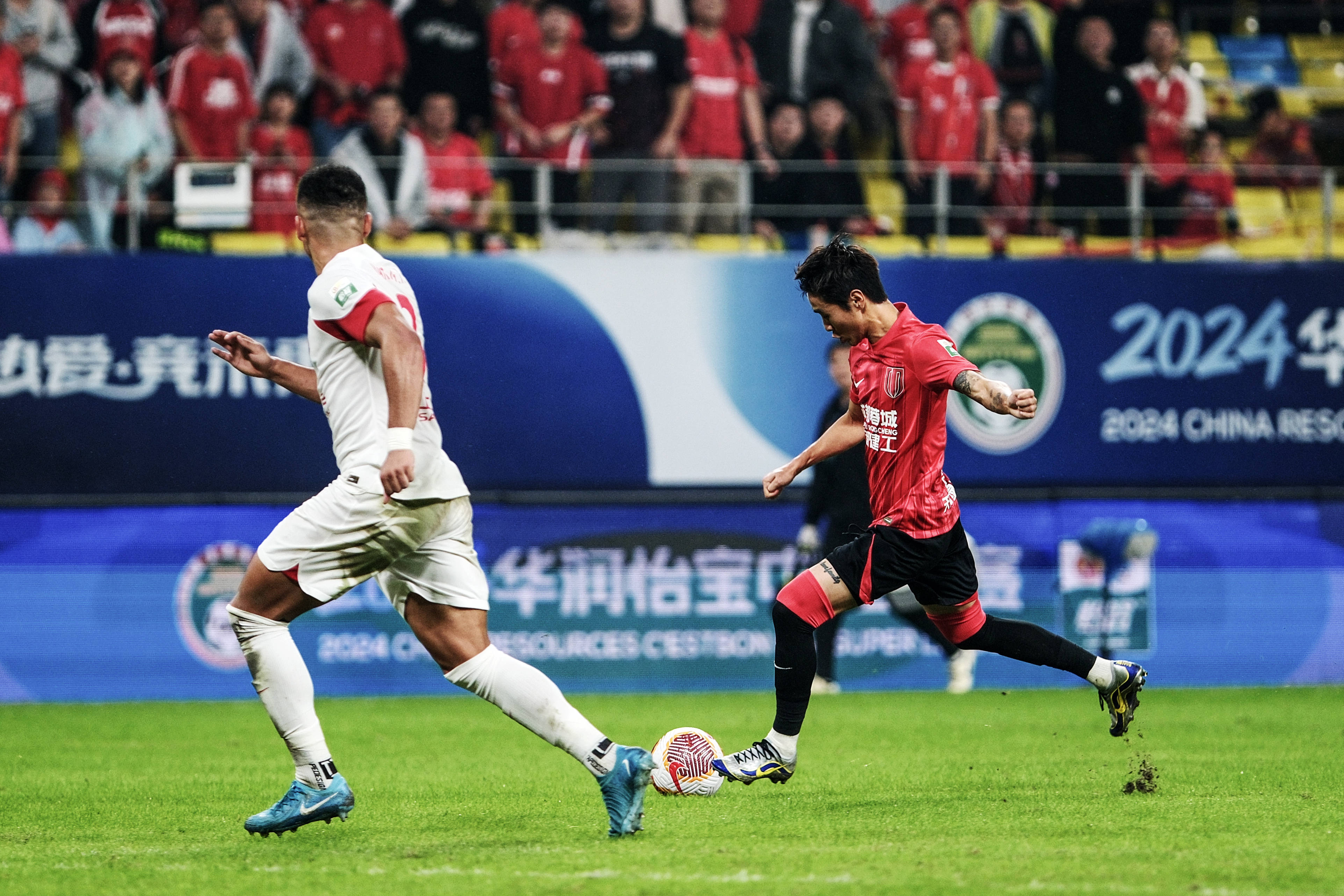 联赛形势持续胶着,竞争全面升级的原因